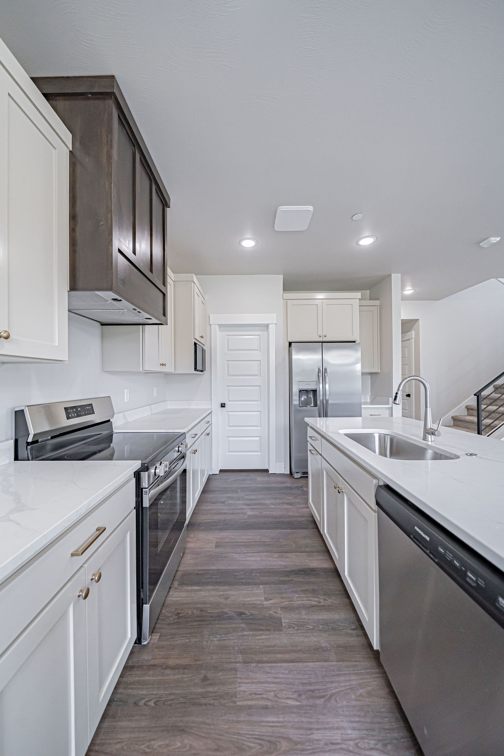 Huntshire Avenue 3 Mid - 2985